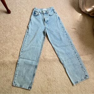 Topshop Oversized Mom Jeans in Light Wash Size W24 L30